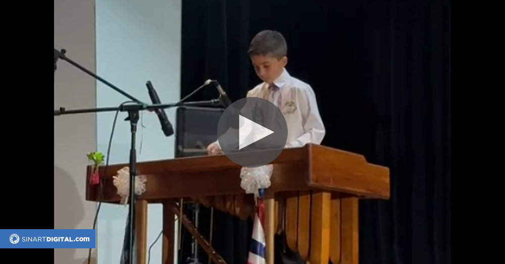 Estudiantes celebran la alegría de ser costarricenses.