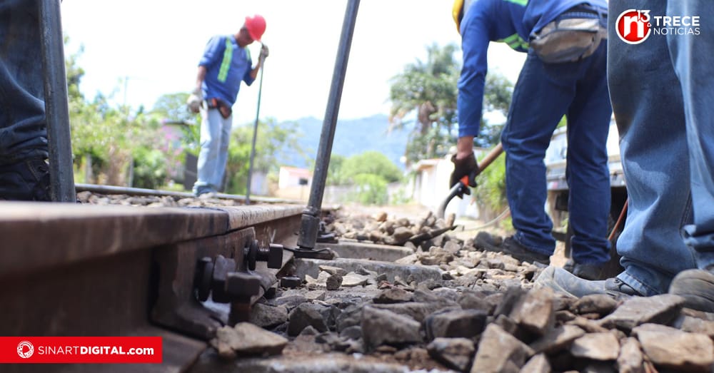 Incofer trabaja en mantenimiento de vía ferrea en Heredia 