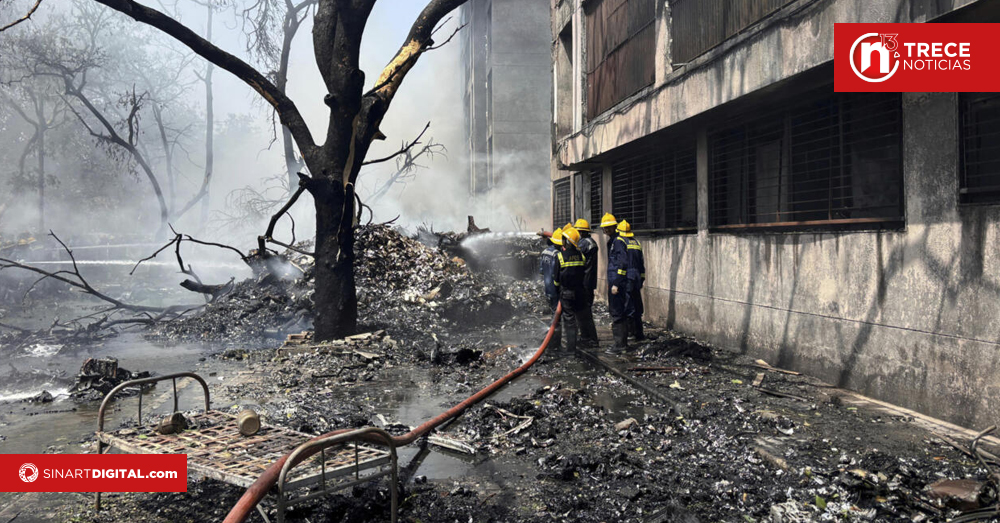 Avión con destino a Londres se estrella en Ahmedabad con 242 personas a bordo