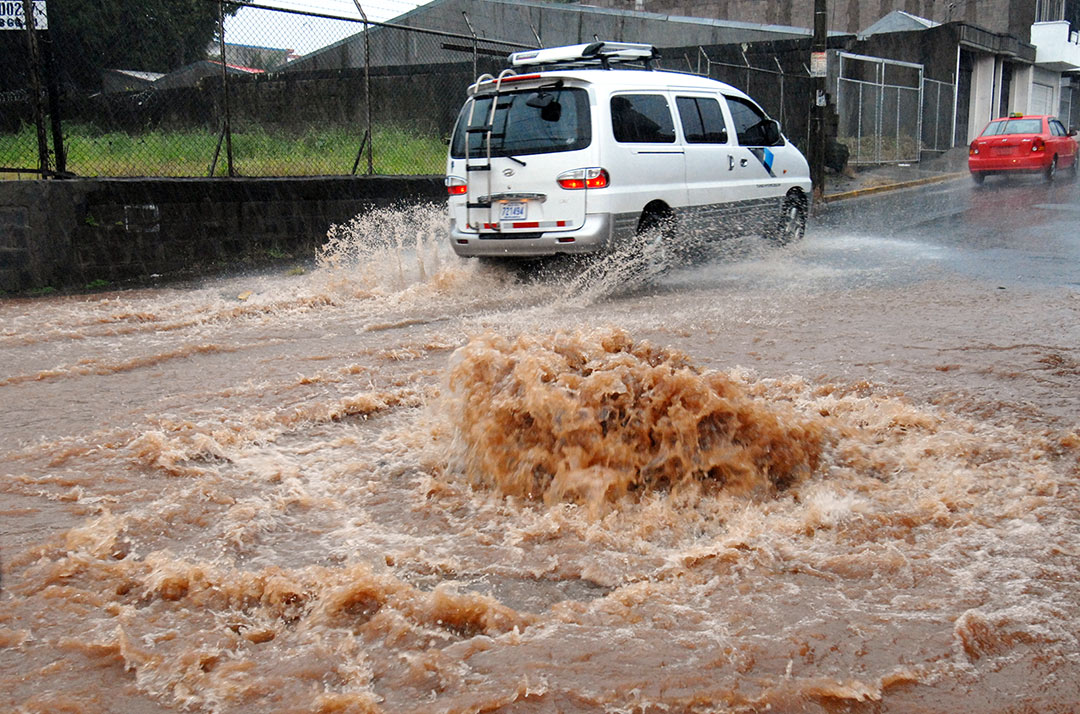Aguaceros del fin de semana provocaron 52 inundaciones en el país