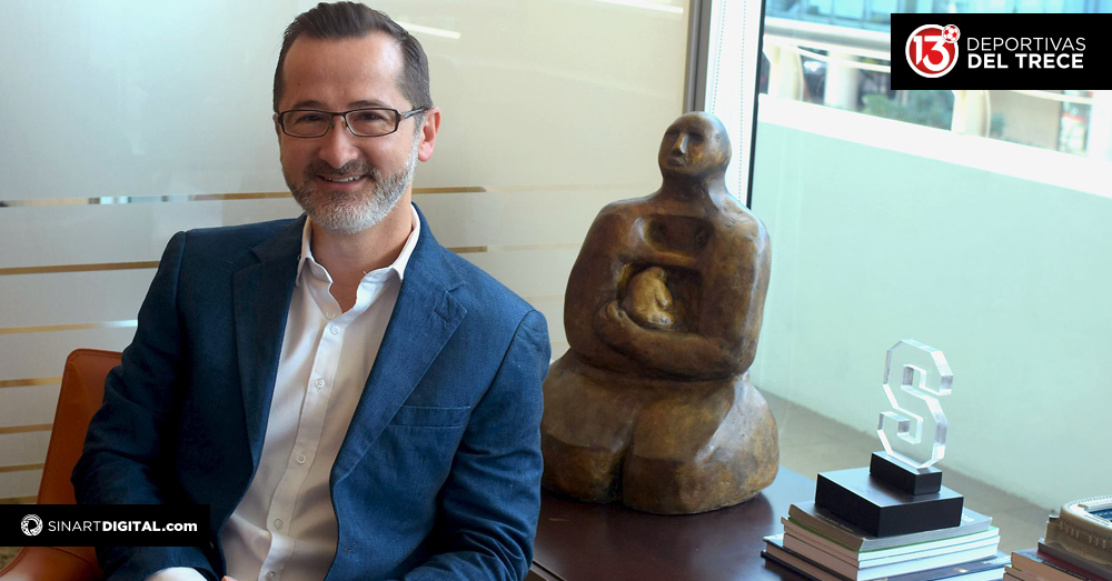 Juan Carlos anuncia posible salida en Twitter