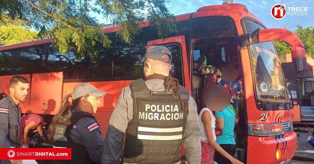 Llegan a Costa Rica primeros buses con migrantes que vienen desde El Darién 