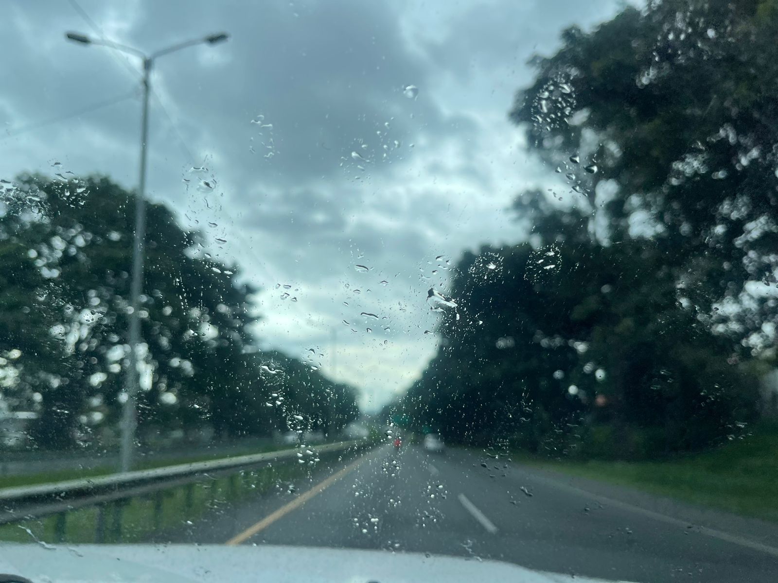 Lluvias acompañarán a los romeros esta tarde y noche