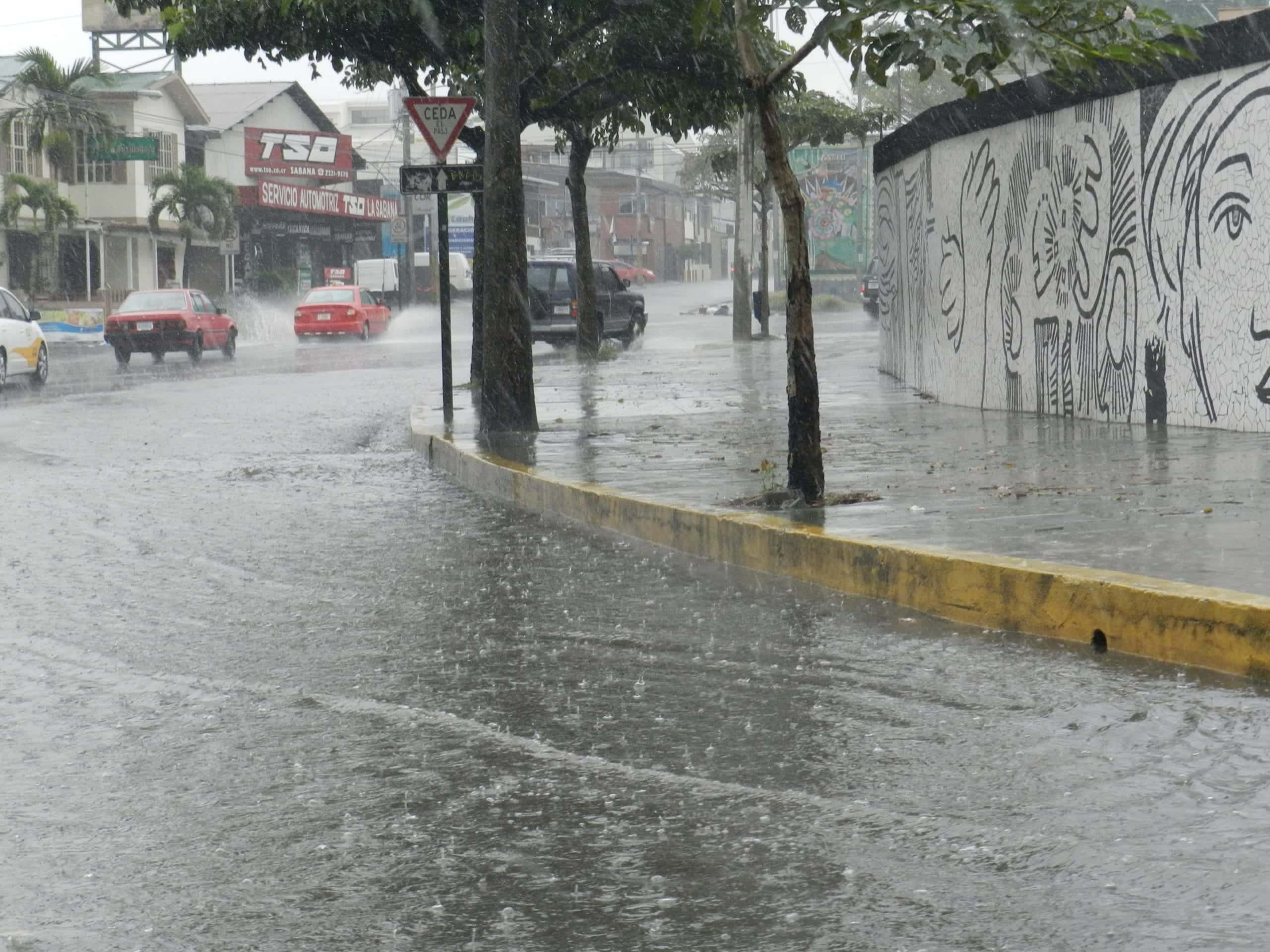 Paso de onda tropical #6 acentuará lluvias en todo el país