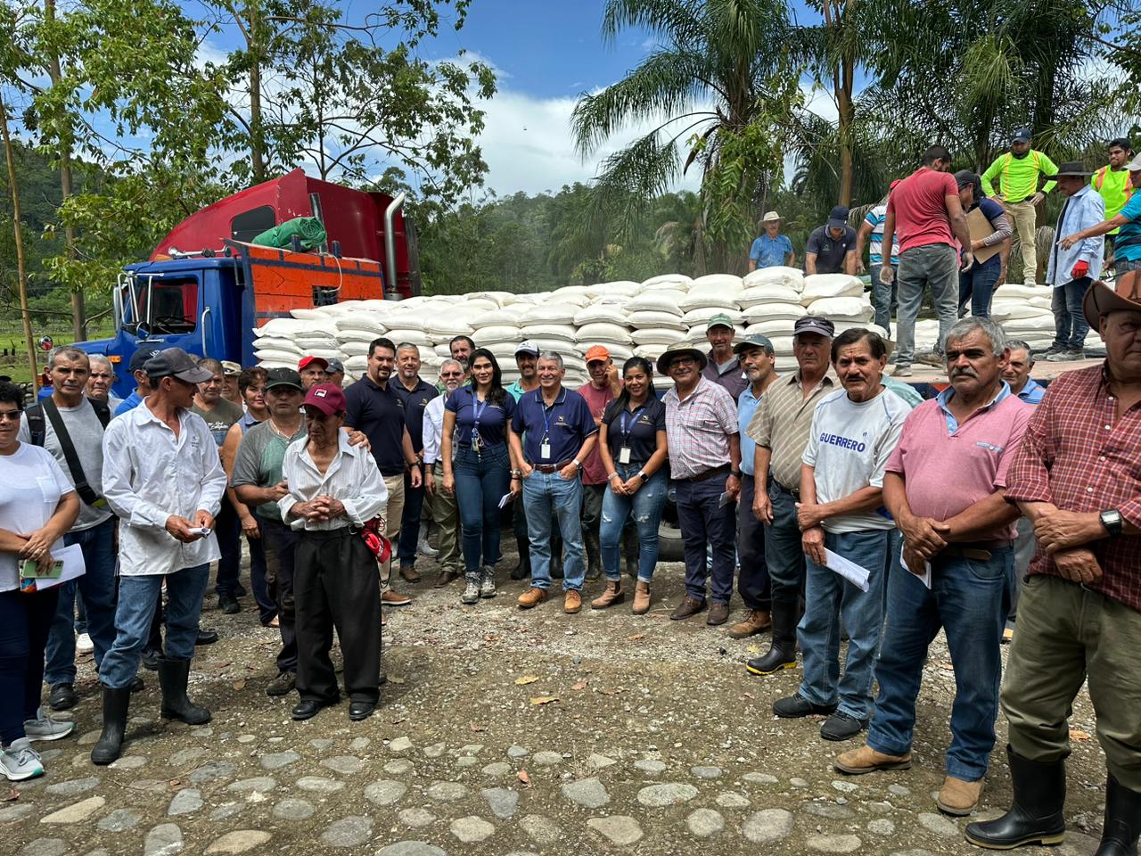 INDER entregó insumos agrícolas a productores de Jiménez y Turrialba