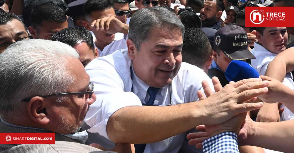 El exlíder hondureño indultado por Trump permanece en libertad en medio de un juicio por corrupción