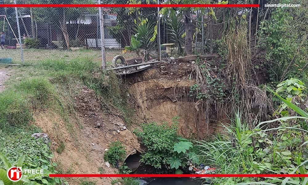 Vecinos preocupados por falta de muro de contención en parque infantil de Alajuelita