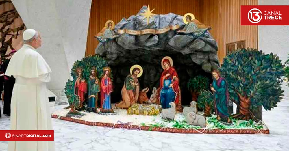 Papa León XIV  bendice pesebre diseñado por artista costarricense