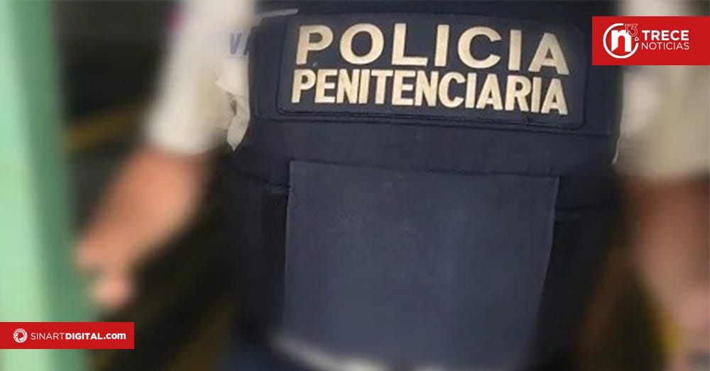 Policías penitenciarias se quejan por tener que usar chalecos diseñados para hombres