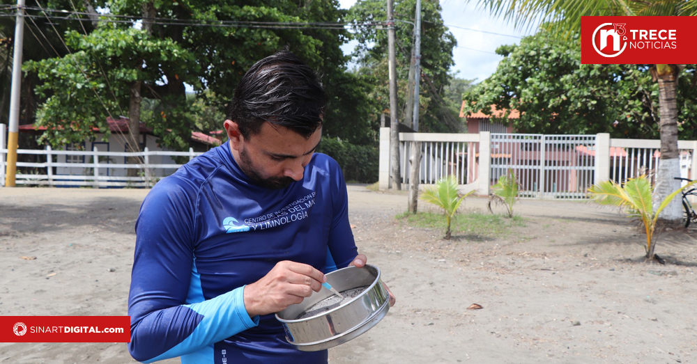 Microplásticos contaminan playas costarricenses, advierte Colegio de Químicos