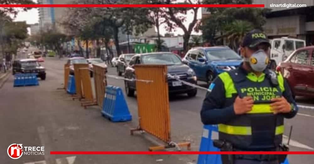 Presencia policial cerca de hospital San Juan de Dios provoca más presas en Paseo Colón