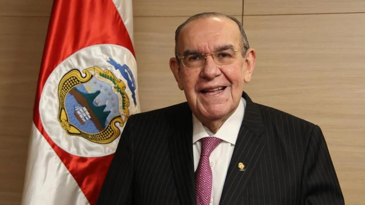 Cuadro de neumonía afecta al presidente legislativo Rodrigo Arias 