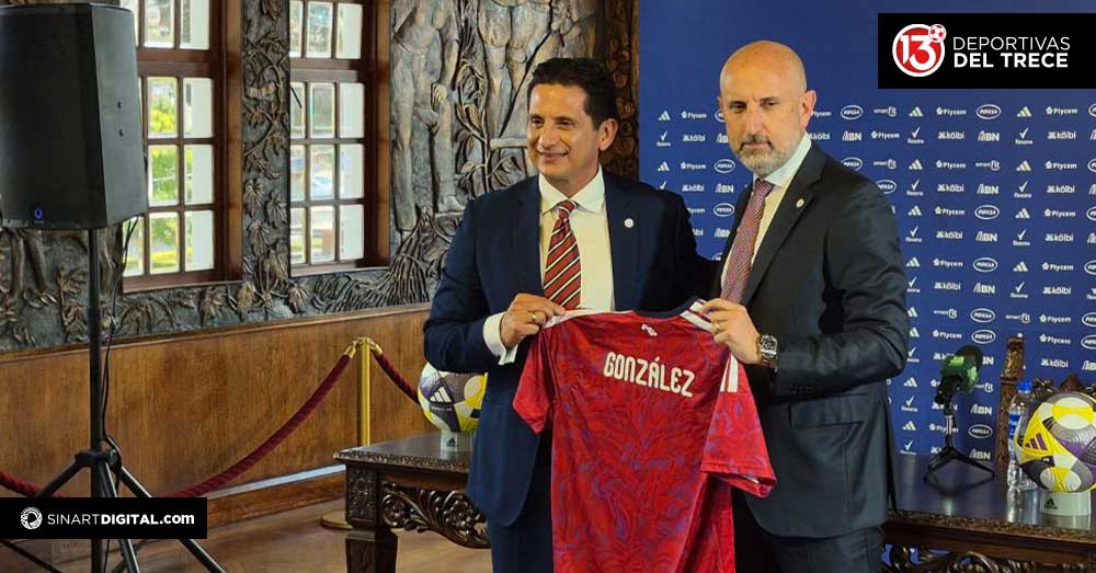 Rónald González asume su puesto