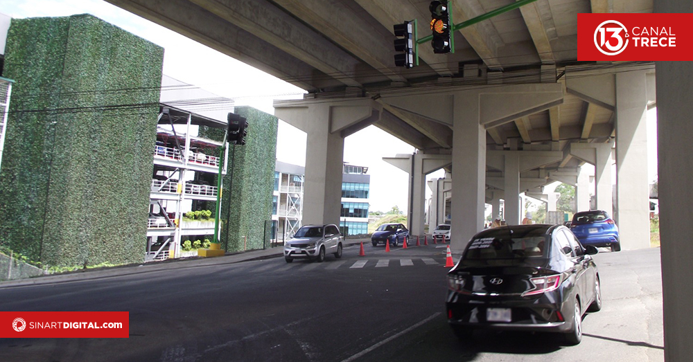 MOPT instala nuevos semáforos en intersección cercana a Amazon para mejorar la seguridad vial