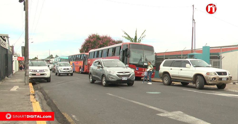 Refuerzan servicio de buses, taxis y tren para 1.° y 2 de agosto 