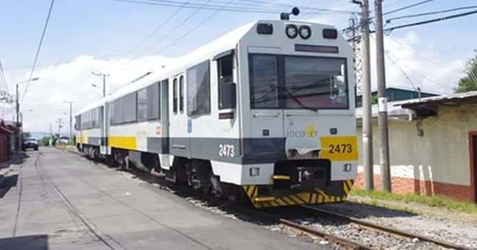 Si está pensando en visitar la feria del libro, aproveche y viaje en tren