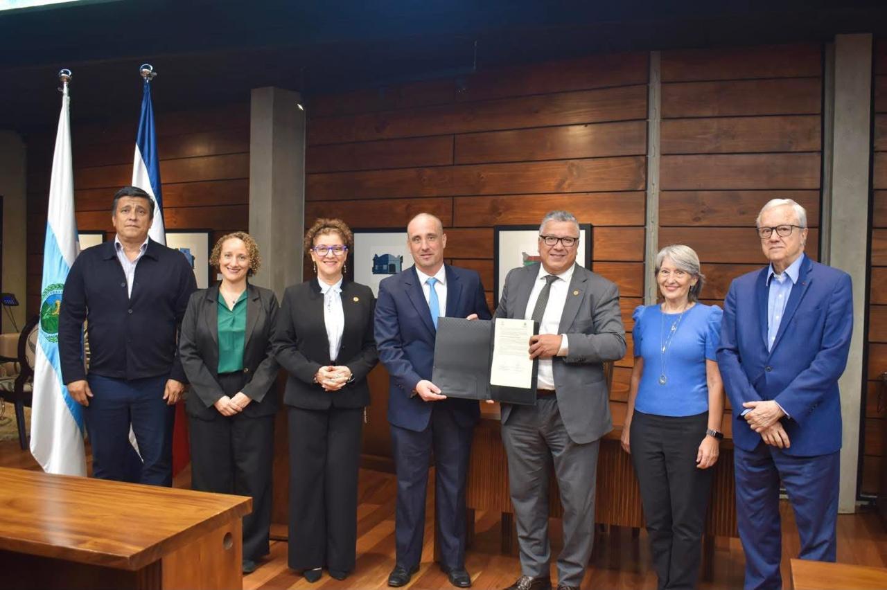 Exalumnos de la UCR podrán impulsar proyectos y apoyos para estudiantes