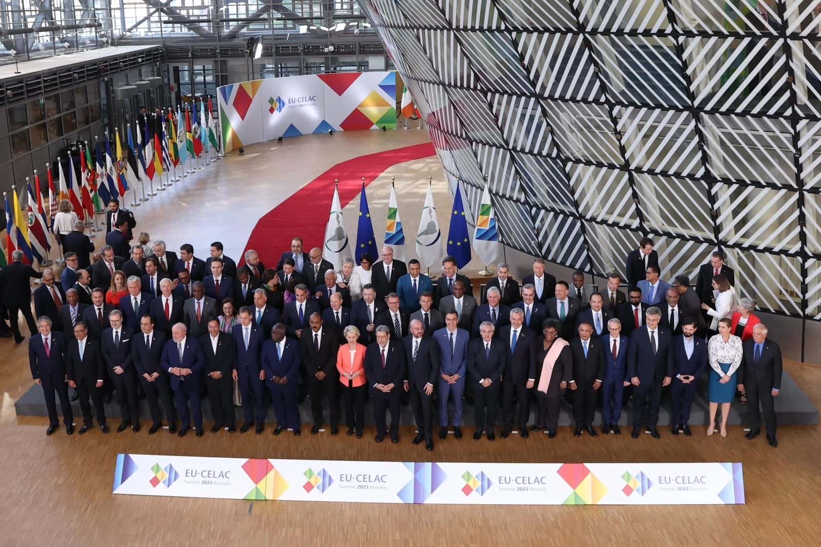 Cumbre UE-CELAC concluyó con acuerdos para fortalecer cooperación entre naciones