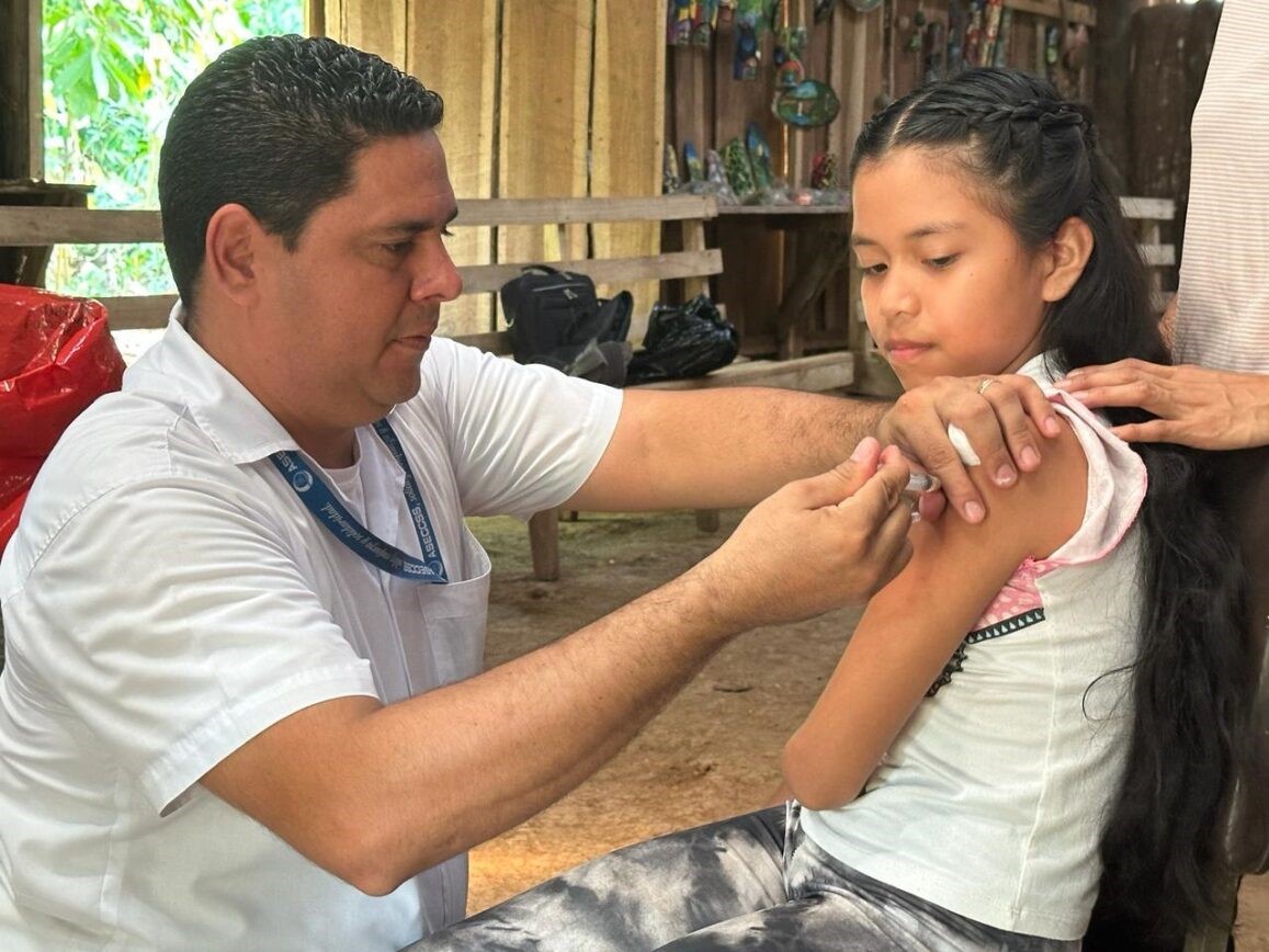 Más de 135 mil niños ya están vacunados contra sarampión, rubéola y paperas