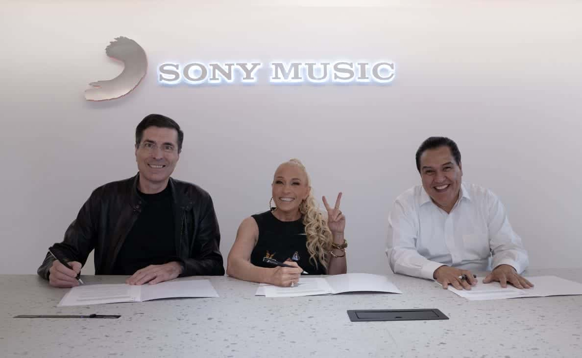 Yuri renueva contrato con Sony Music