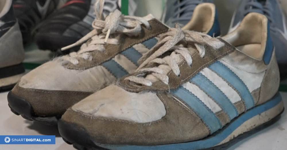 Zapatillas que cuentan historias: la curiosa pasión de un coleccionista en Ecuador
